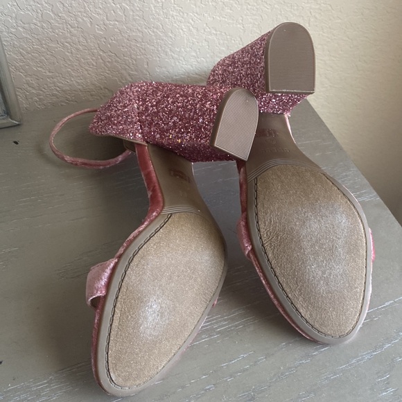 Guess - Picture 4 of 5